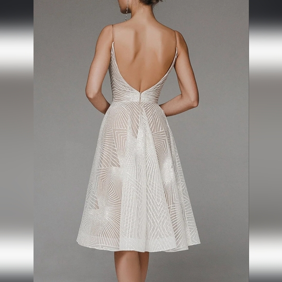 Backless A-Line dress - Picture 2 of 3